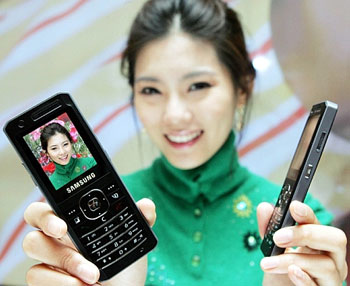 Samsung SGH-Z150 –  тонкий 3G-телефон