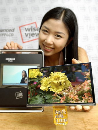 Samsung представила 7" WVGA-дисплей