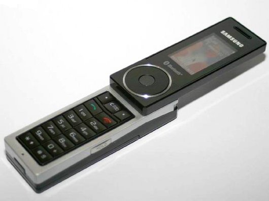 Samsung X830 – музыкальный телефон-слайдер