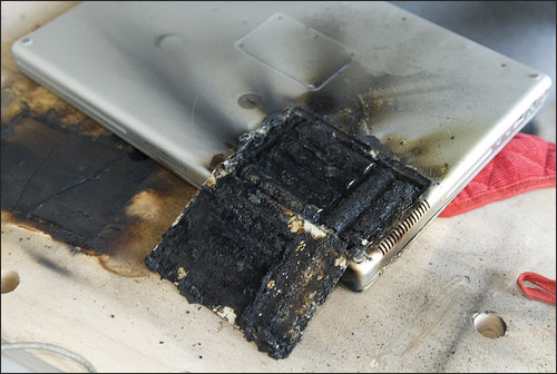 Фото-дня: PowerBook после взрыва