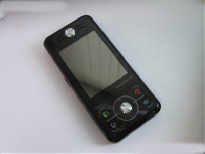 Предварительный осмотр Motorola E690 в стиле RAZR