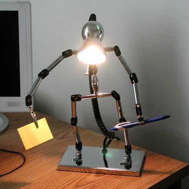 Настольная робо-лампа