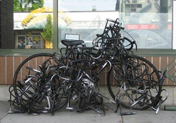 Памятник похищенным велосипедам