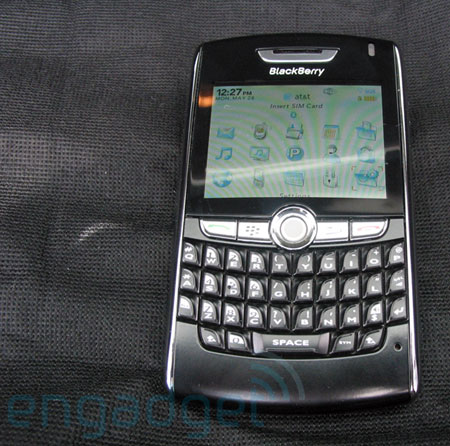 Первые «живые» фото BlackBerry 8820