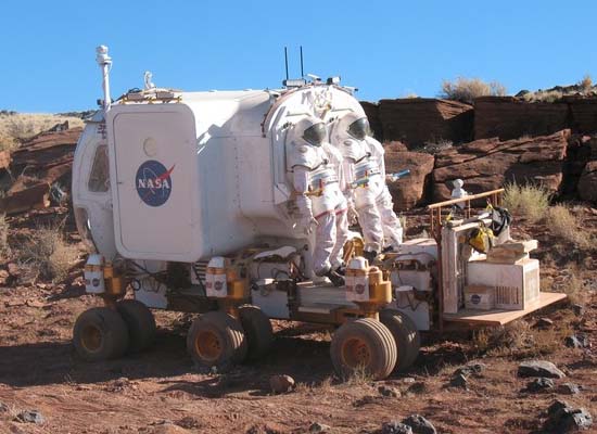 NASA: лунный грузовик для астронавтов