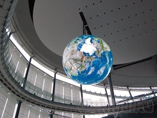 6-метровая OLED копия Земли в токийском музее
