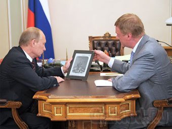 Путина ознакомили с Российским школьным планшетом