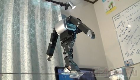 Робот-канатоходец из Японии