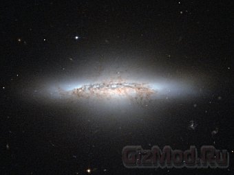 Линзовидная галактика попала в объектив Хаббла