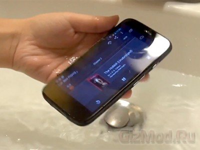 Motorola Moto G пол часа продержался под водой