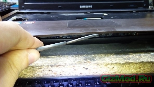 Как разобрать и почистить от пыли ноутбук Samsung R540