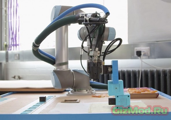 Робот делающий и совершенствующий роботов