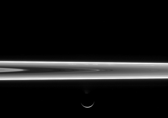 Новые фотографии спутников Сатурна