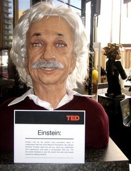 Альберт Эйнштейн ожил в виде робота