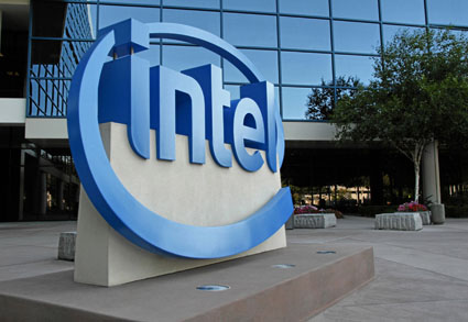 Intel начинает производство 32-нанометровых процессоров