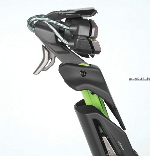 Mad Catz, Cyborg F.L.Y. 9