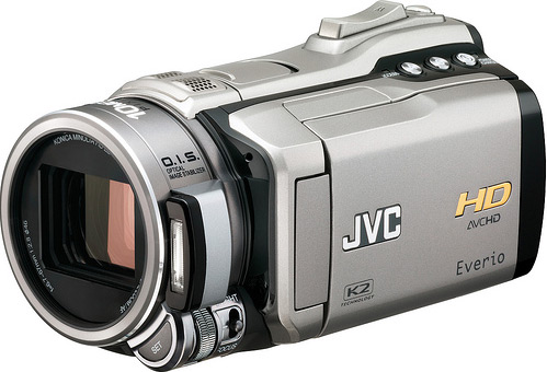 Камера JVC Everio все "видит" при слабом освещении