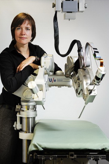 Инновационный робот-хирург Sofie