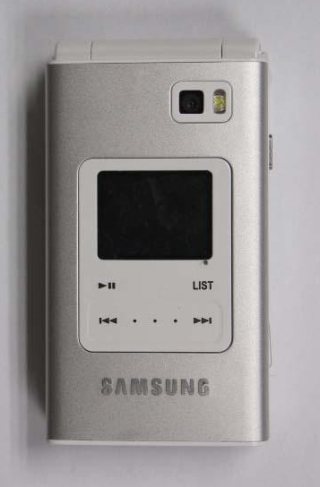 Samsung A720 – новый телефон-плеер
