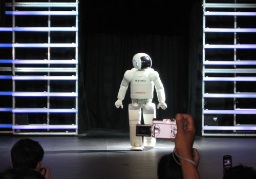 Бегущий робот ASIMO