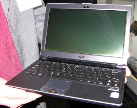 CeBIT: стенд компании ASUS