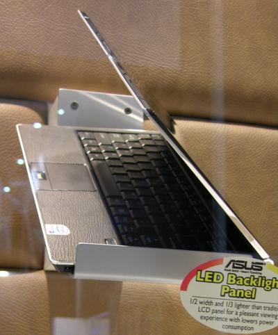 CeBIT: стенд компании ASUS