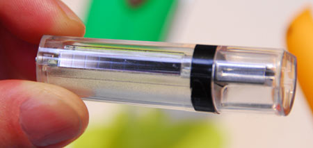 USB-накопитель с экраном на солнечной батарее