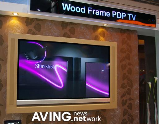 Плазменный Full HD ТВ от LG с деревянной окантовкой