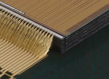 Akita Elpida уместила 20 чипов в MCP толщиной 1,4 мм