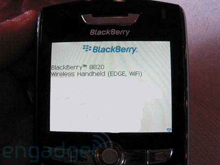 Первые «живые» фото BlackBerry 8820