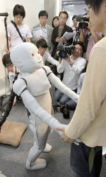 Робот-ребенок, реагирующий на окружающий мир