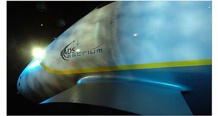 Marc Newson со своим Astrium Space Jet