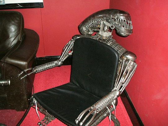 Alien Furniture – дизайнерская мебель из металлолома Alien Furniture – дизайнерская мебель из металлолома