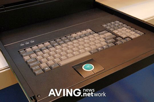 Ноутбук с тройным дисплеем от Acme