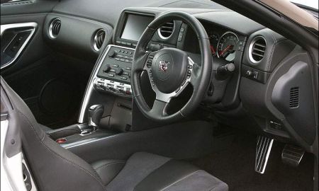 Официальные фото Nissan GT-R