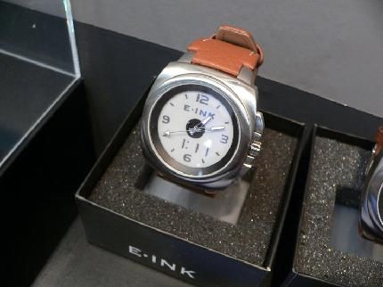 E Ink показывает применение электронной бумаги