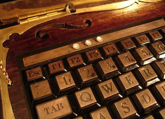 Потрясающий ноутбук в стиле steampunk