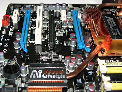 Плата ASUS с тремя графическими портами