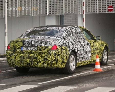 BMW испытывает психоделическую семерку