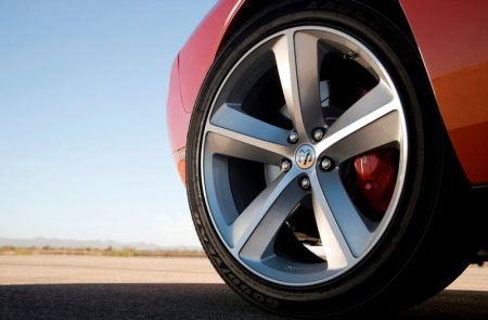 Dodge показал первые фото Challenger SRT8