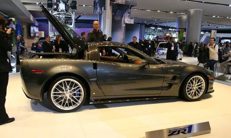 Chevrolet представил суперкар Corvette ZR1