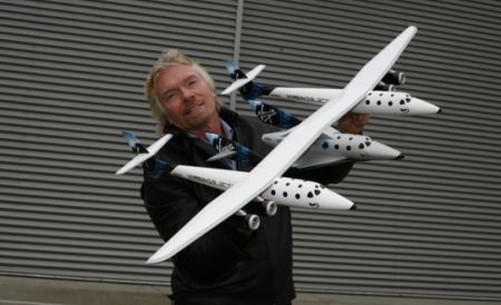 Продемонстрирована модель SpaceShipTwo