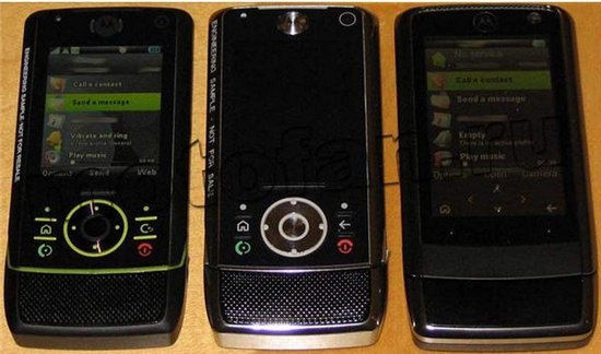 Фото смартфона Motorola Z12 с VGA-экраном