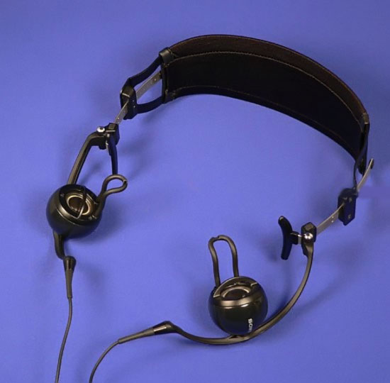 Инновационные наушники Sony PFR-V1