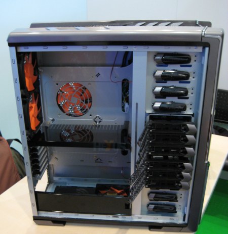 Два концептуальных корпуса от Thermaltake