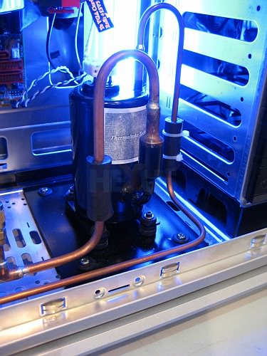 Thermaltake: корпус со встроенным «холодильником»