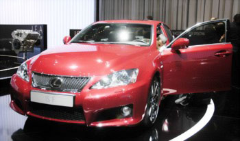 Lexus показал 2 новинки в Женеве