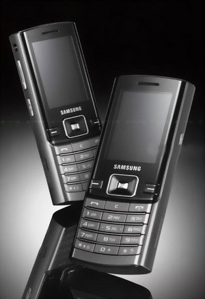 Новый Samsung D780 Duos – с режимом Dual Standby
