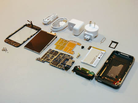 iPhone 3G в разобранном виде
