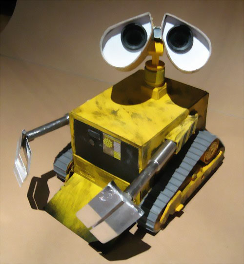 Робот WALL-E со встроенными DVD-приводами